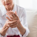 Doença de Parkinson: conheça os sintomas do mal de Parkinson, causas e tratamento