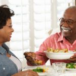 Como cuidar da alimentação do idoso