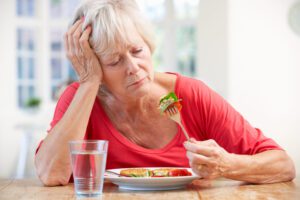 como cuidar da alimentação do idoso