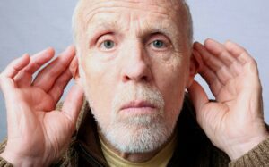 aparelho auditivo para idosos