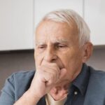 Disfagia em idosos: Causas, Riscos e Como cuidar
